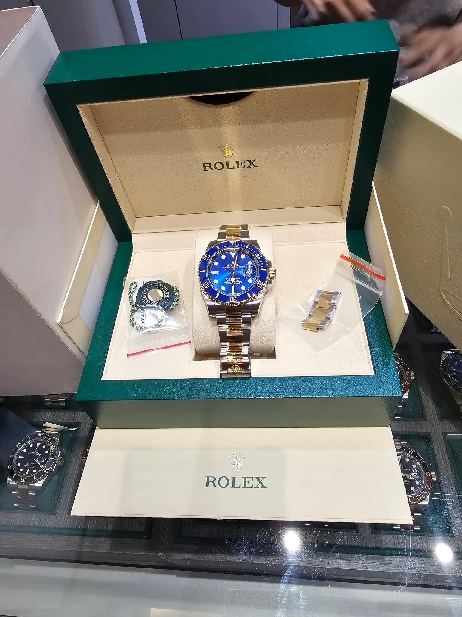 Kékszámlapos Submariner megérkezett — eredeti doboz